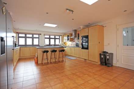 Hamlet Road, Collier Row, RM5, Image 3