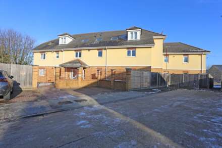 2 Bedroom Flat, Arterial Avenue, Rainham