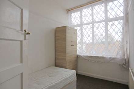 Tudor Parade, Romford, Image 5