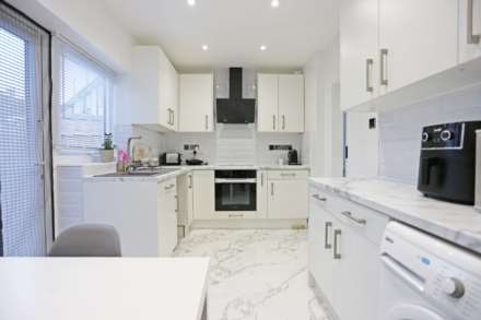 Chaplin Road, Dagenham, RM9, Image 2