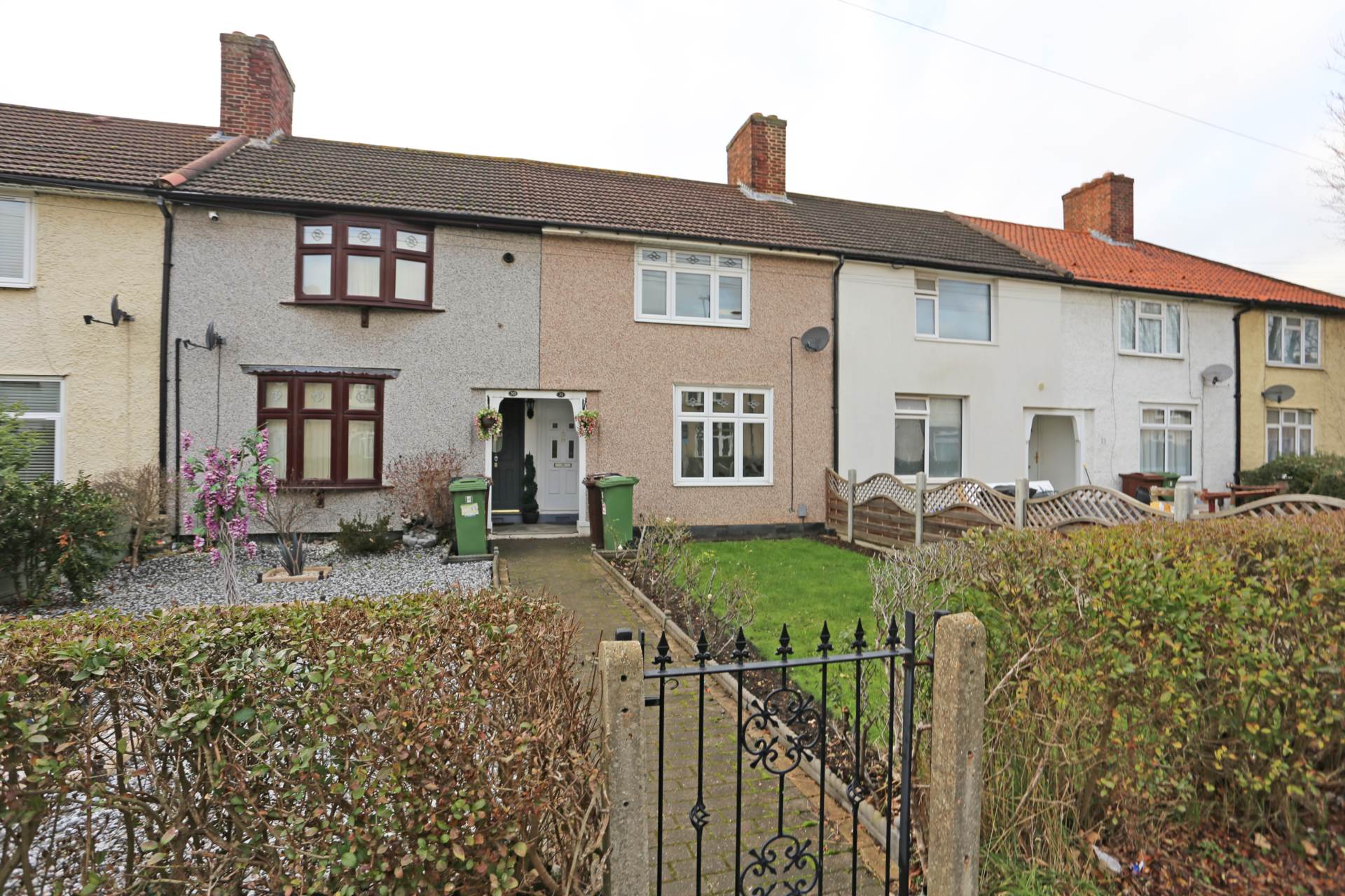 Rogers Garden, Dagenham, RM10, Image 1