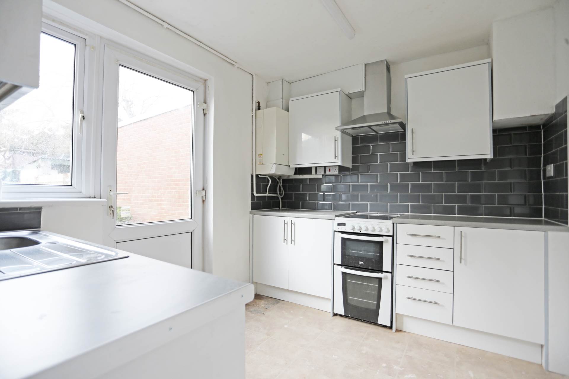 Rogers Garden, Dagenham, RM10, Image 2