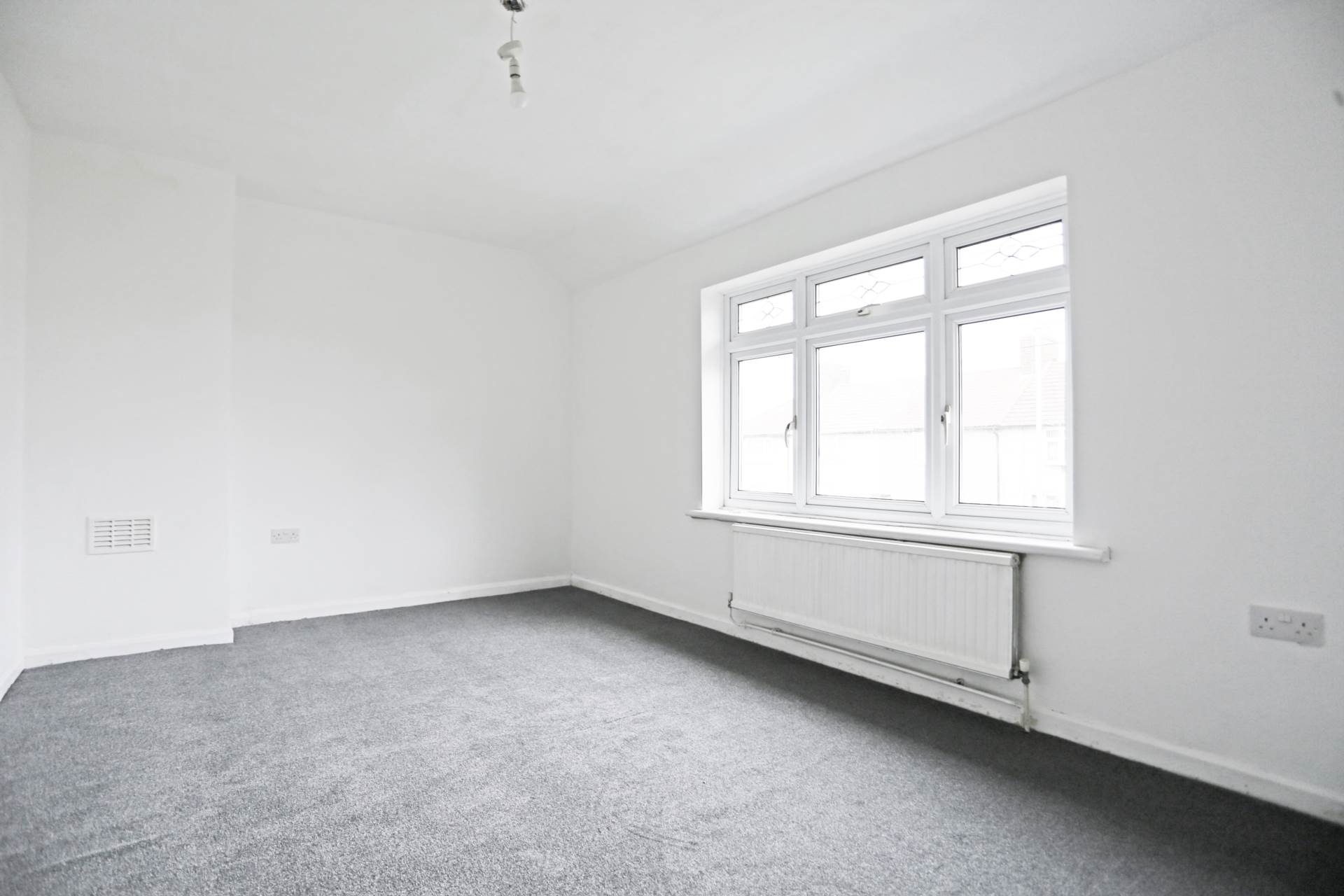 Rogers Garden, Dagenham, RM10, Image 4