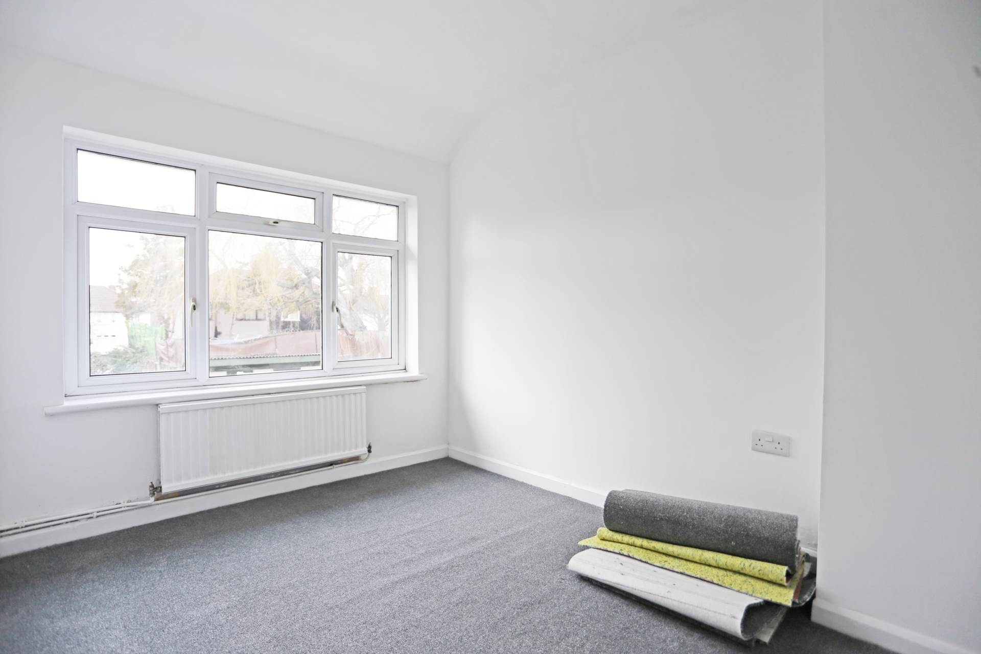 Rogers Garden, Dagenham, RM10, Image 5