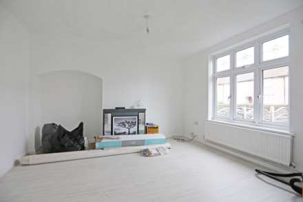 Rogers Garden, Dagenham, RM10, Image 3