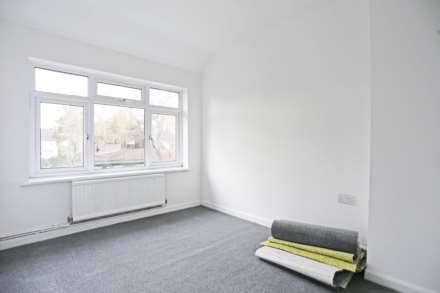 Rogers Garden, Dagenham, RM10, Image 5