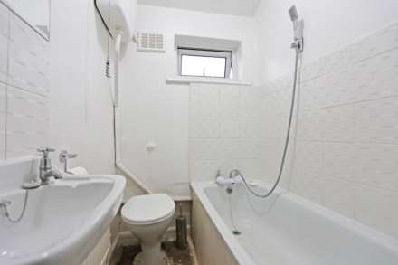 Rogers Garden, Dagenham, RM10, Image 6