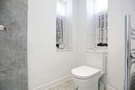 Sterry Gardens, Dagenham, RM10, Image 10