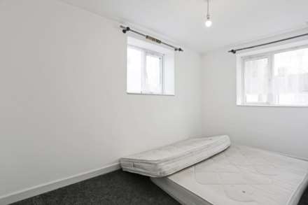 Sterry Gardens, Dagenham, RM10, Image 7