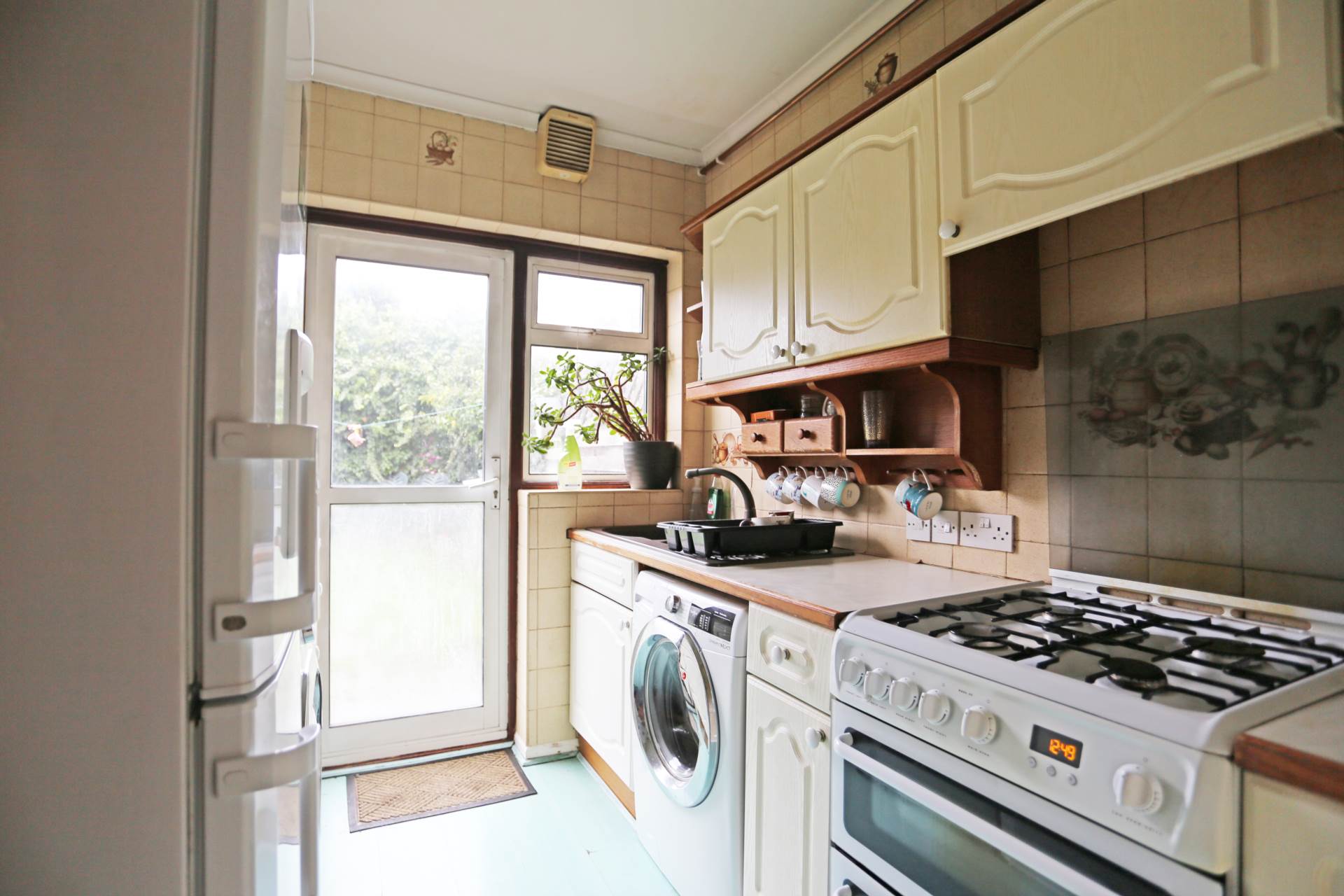 High Road, Chadwell Heath, RM6, Image 2