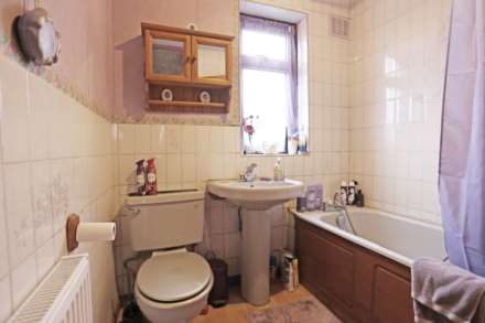 High Road, Chadwell Heath, RM6, Image 9