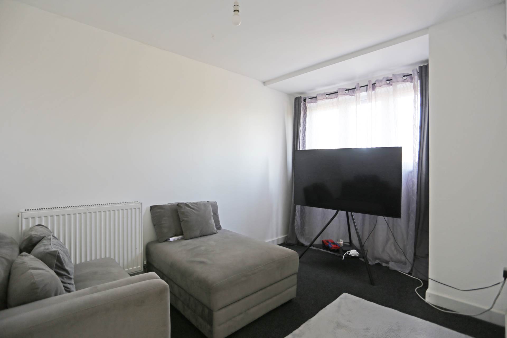Oval Road North, Dagenham, RM10, Image 4