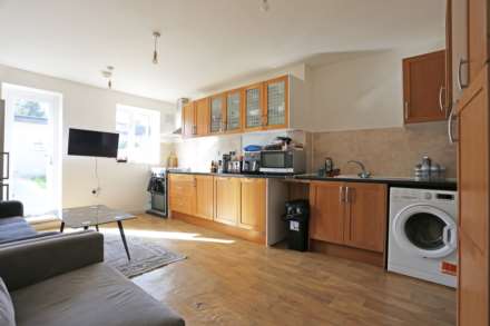 Oval Road North, Dagenham, RM10, Image 2