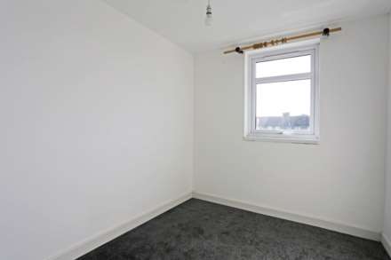 Oval Road North, Dagenham, RM10, Image 5
