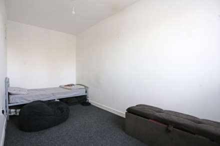 Oval Road North, Dagenham, RM10, Image 6