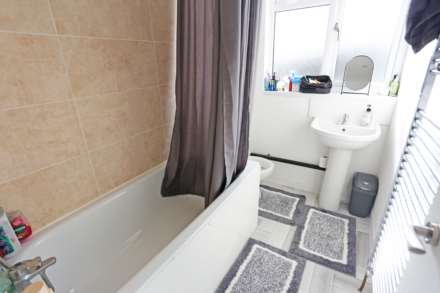 Oval Road North, Dagenham, RM10, Image 8