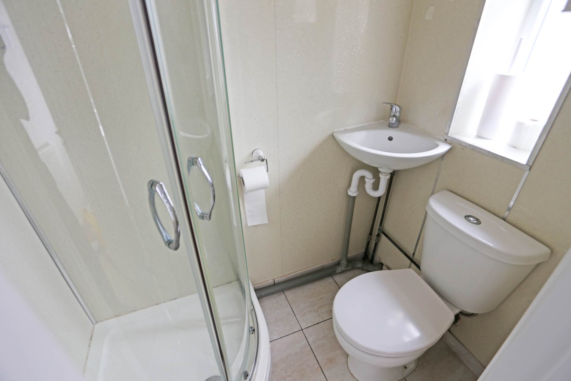 Hampton Road, Ilford, IG1, Image 8