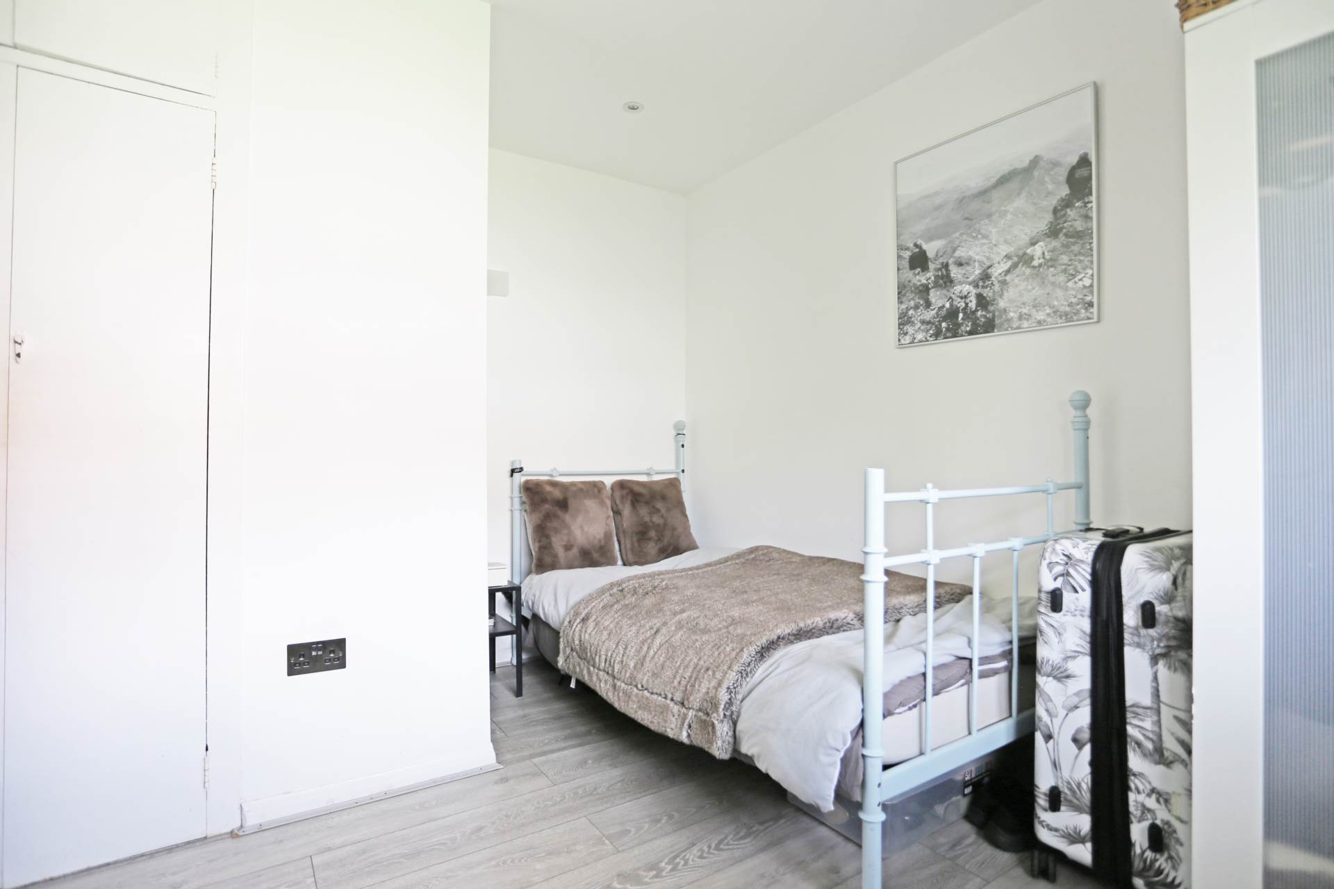 Dudley Gardens, Romford, RM3, Image 10