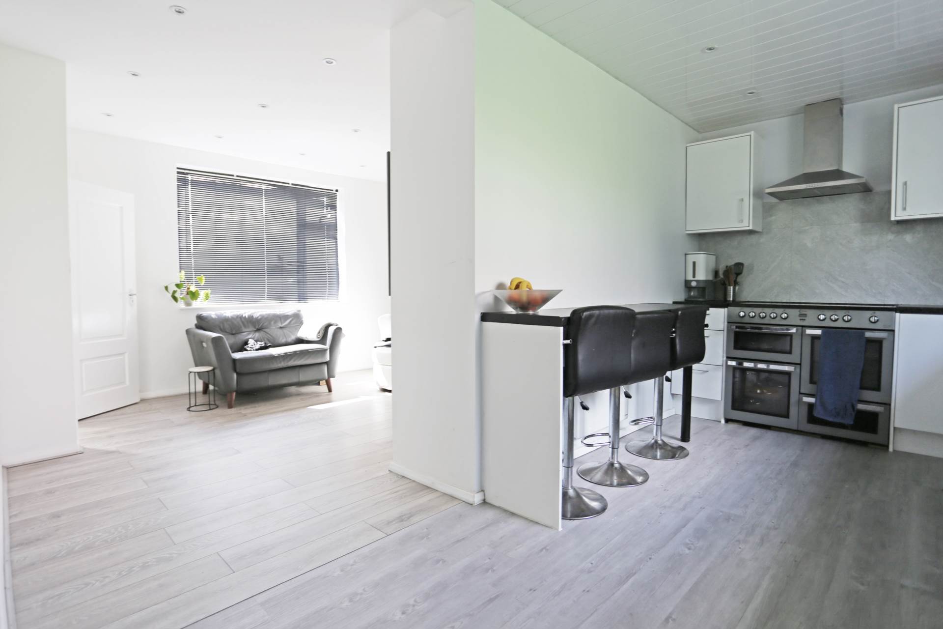 Dudley Gardens, Romford, RM3, Image 4