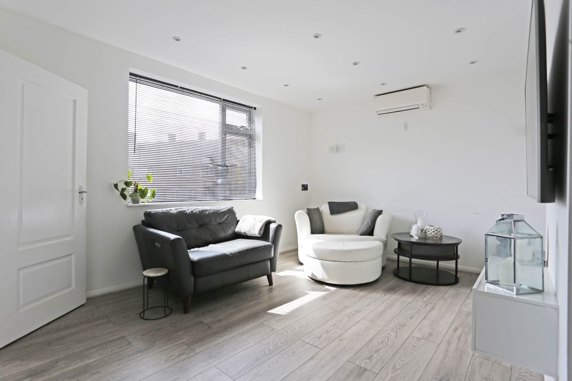 Dudley Gardens, Romford, RM3, Image 6