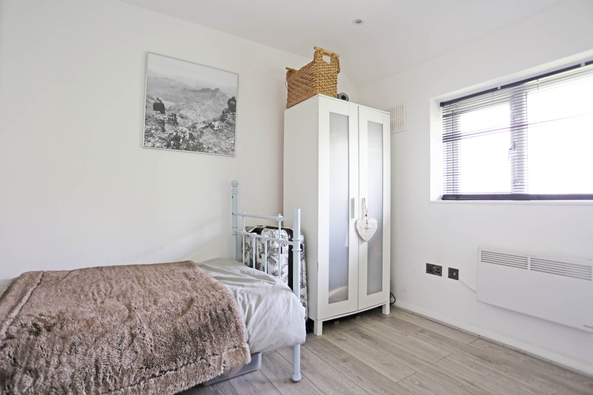 Dudley Gardens, Romford, RM3, Image 9