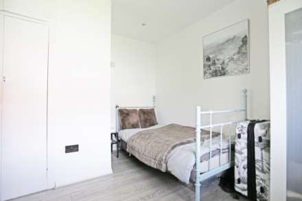 Dudley Gardens, Romford, RM3, Image 10