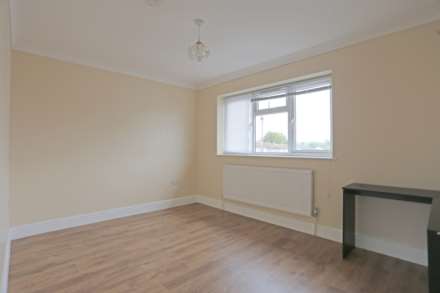 Harvey Gardens, Loughton, Image 13