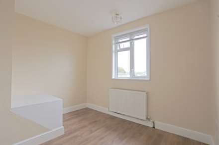 Harvey Gardens, Loughton, Image 14