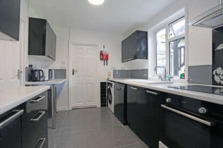 Harvey Gardens, Loughton, Image 2