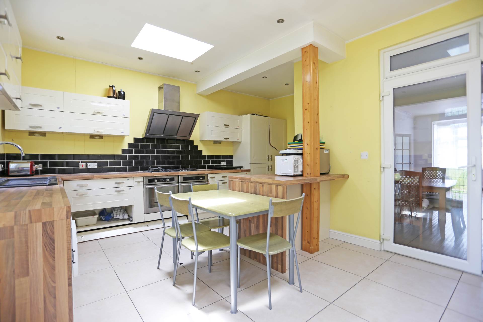 The Crescent, Ilford, Gants Hill, IG2, Image 2