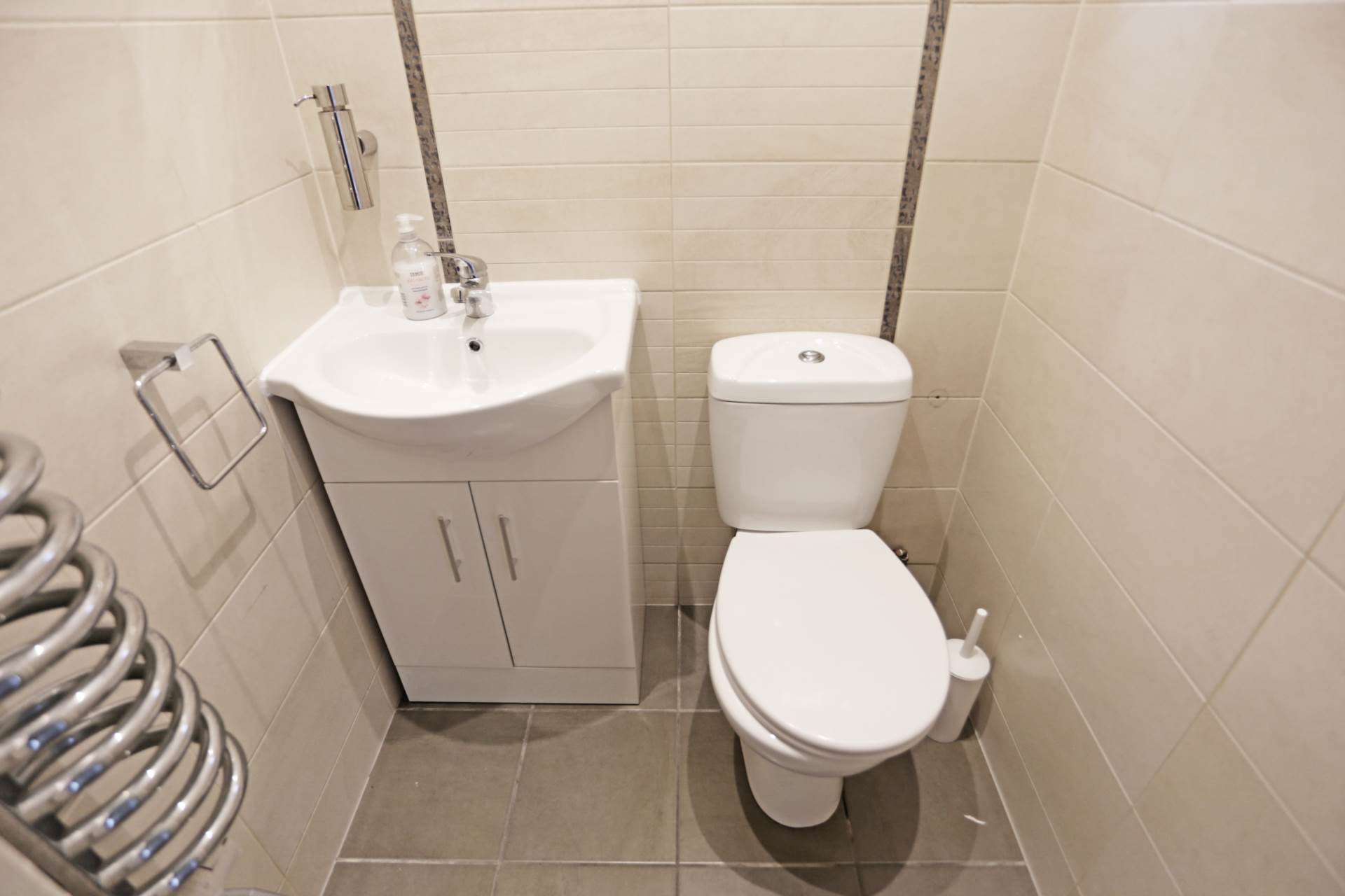 The Crescent, Ilford, Gants Hill, IG2, Image 7