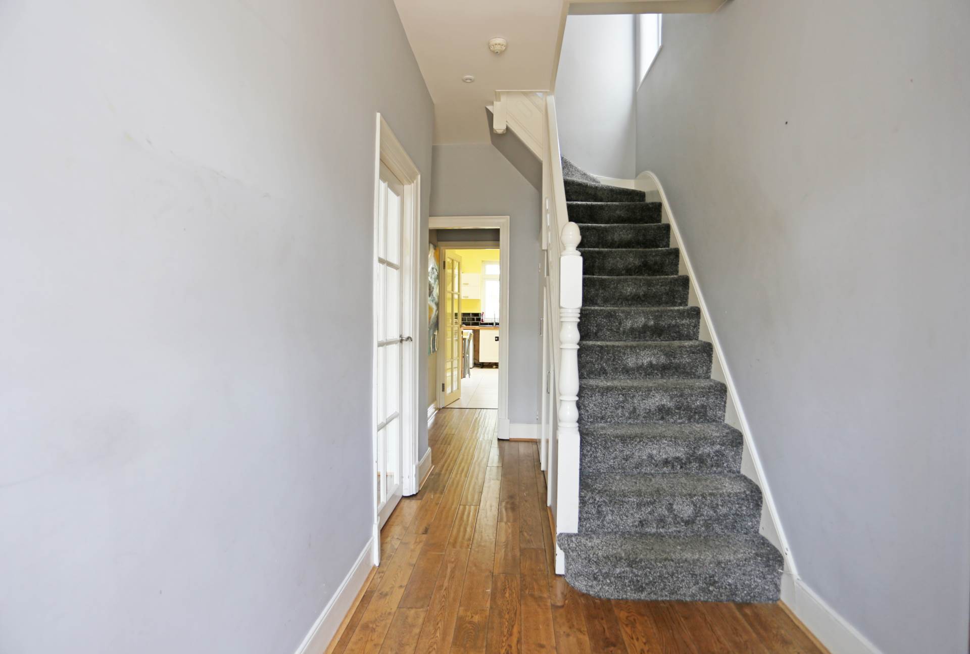 The Crescent, Ilford, Gants Hill, IG2, Image 8