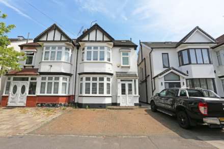 The Crescent, Ilford, Gants Hill, IG2, Image 1