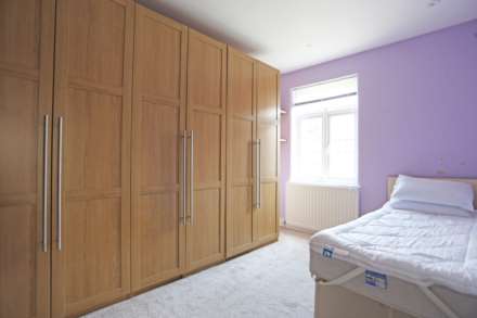 The Crescent, Ilford, Gants Hill, IG2, Image 10