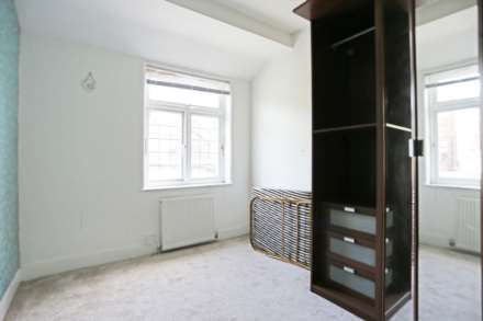 The Crescent, Ilford, Gants Hill, IG2, Image 11