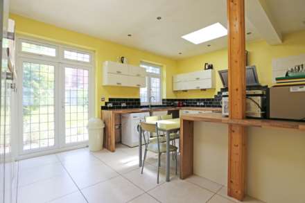 The Crescent, Ilford, Gants Hill, IG2, Image 3