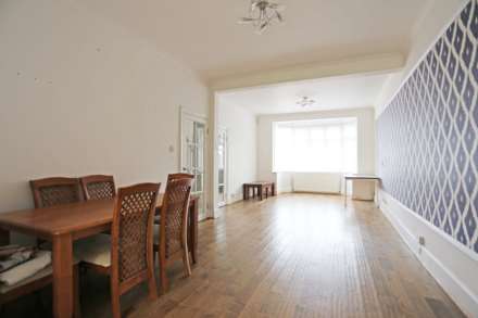 The Crescent, Ilford, Gants Hill, IG2, Image 6