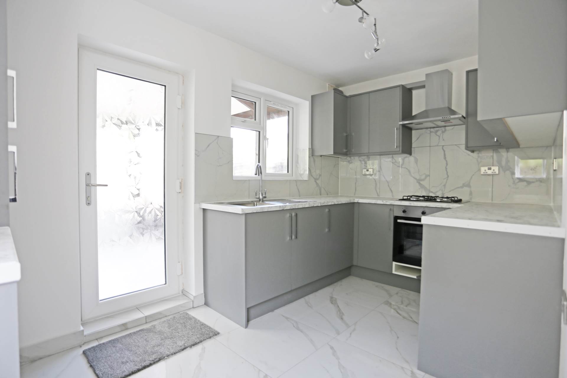 Vincent Road, Dagenham, RM9, Image 3