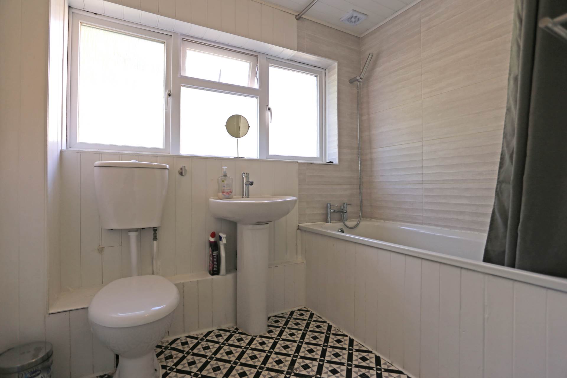 Lansbury Avenue, Chadwell Heath, RM6, Image 13