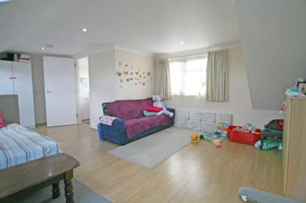 Property For Rent High Road, Seven Kings, Ilford