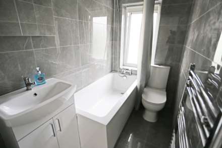 Cotesmore Gardens, Dagenham, RM8, Image 6