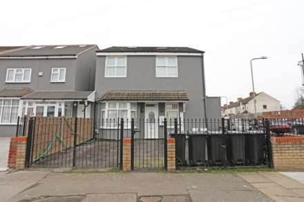 2 Bedroom Flat, Quebec Road, Gants Hill, Newbury Park, IG2