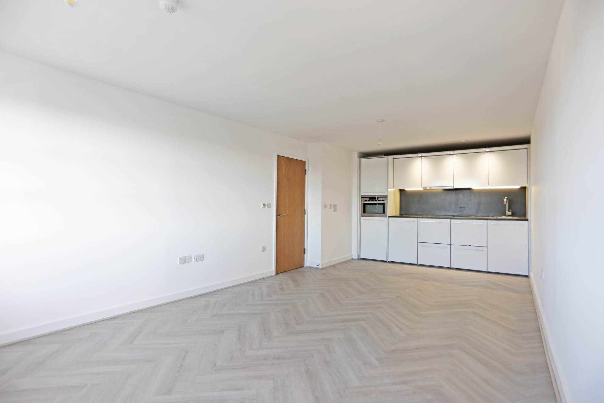 High Road, Chadwell Heath, Image 4