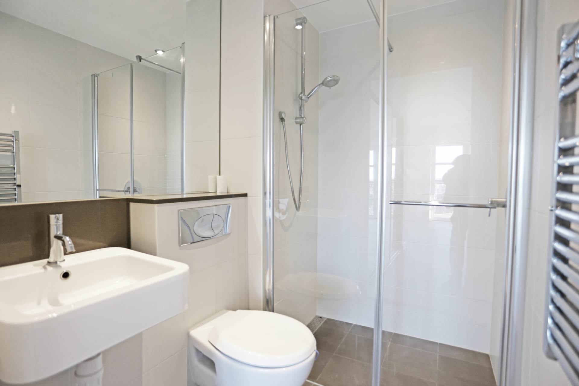 High Road, Chadwell Heath, Image 7