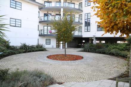 High Road, Chadwell Heath, Image 11