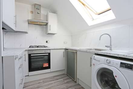 New Road, Rainham, RM13, Image 2