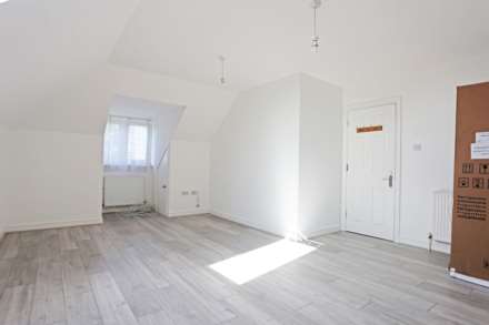 New Road, Rainham, RM13, Image 3