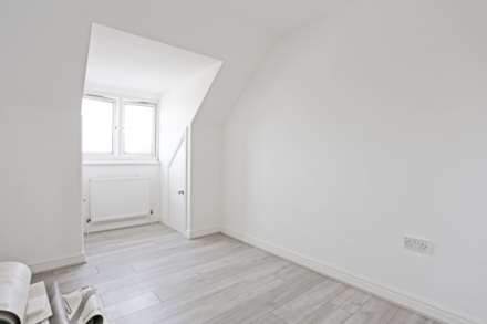 New Road, Rainham, RM13, Image 6