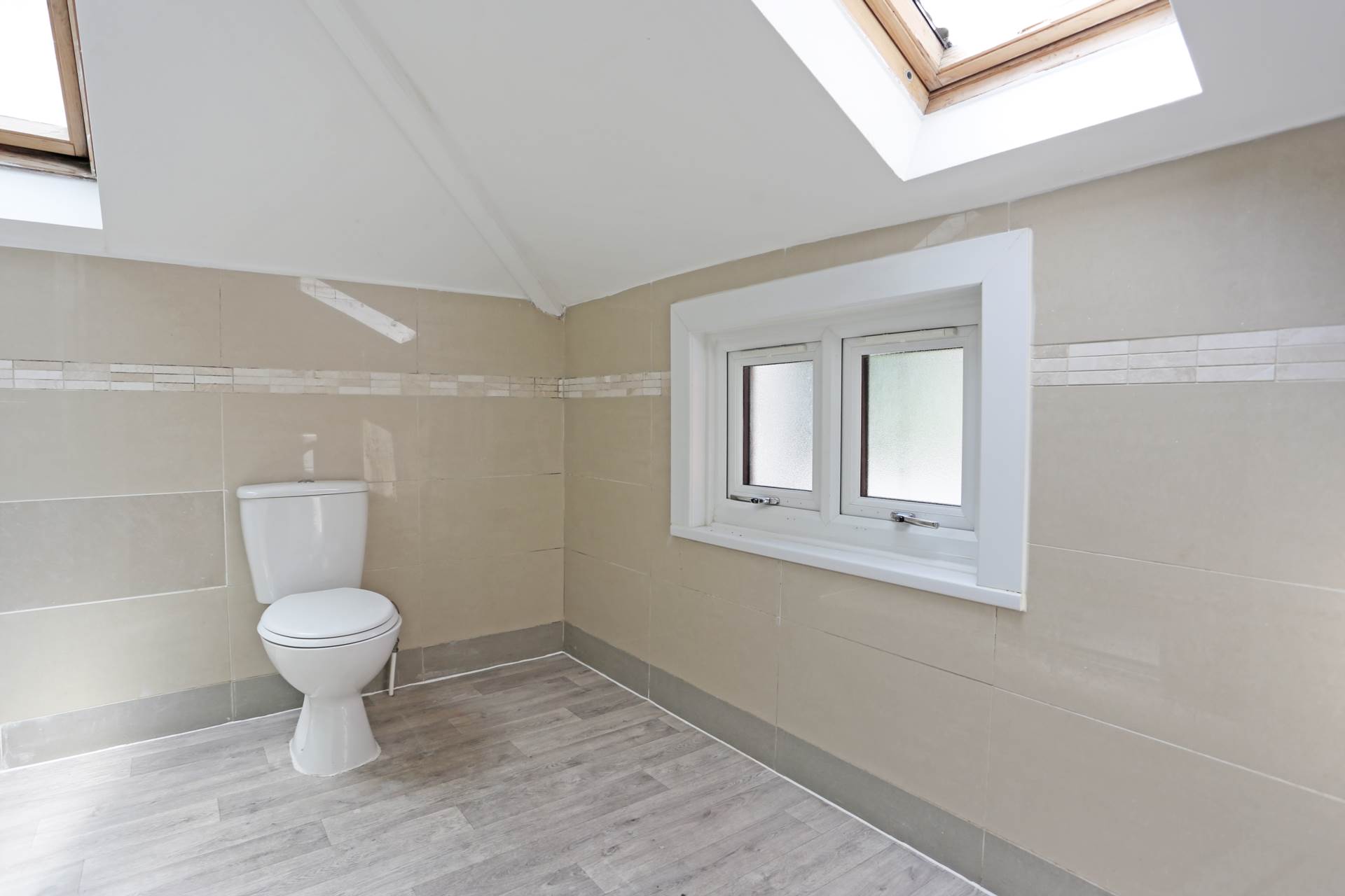 High Road, Loughton, IG10, Image 14