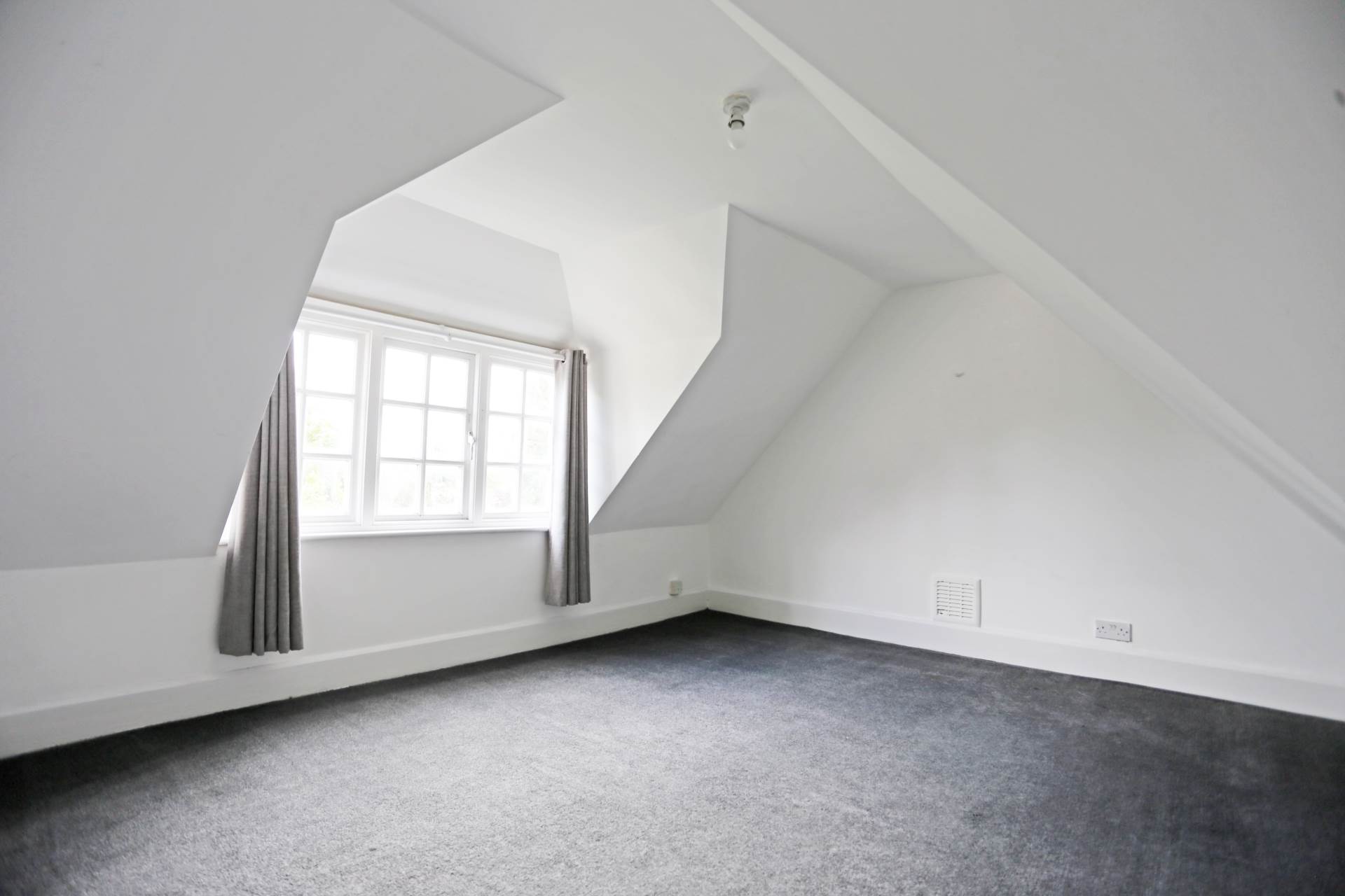 High Road, Loughton, IG10, Image 21